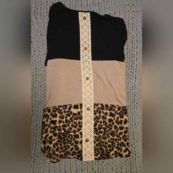 Leopard Print Color Block Top - Picture 3 of 4